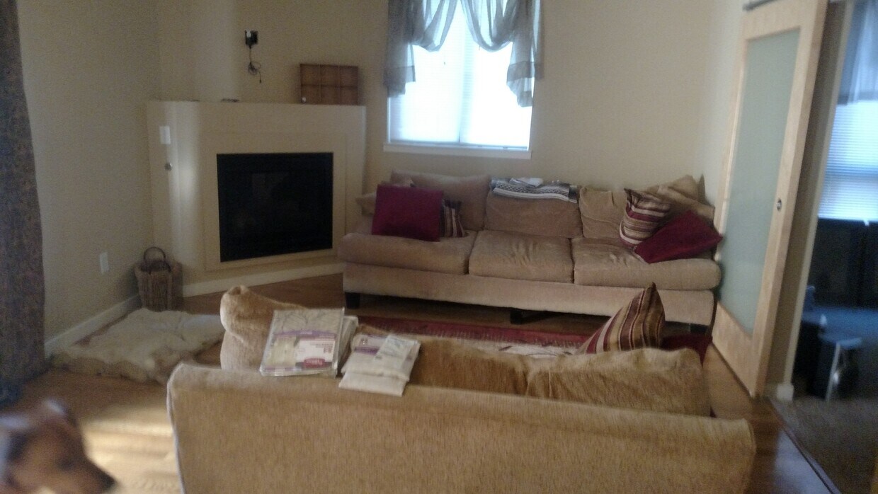 Primary Photo - 1053 W Century Dr