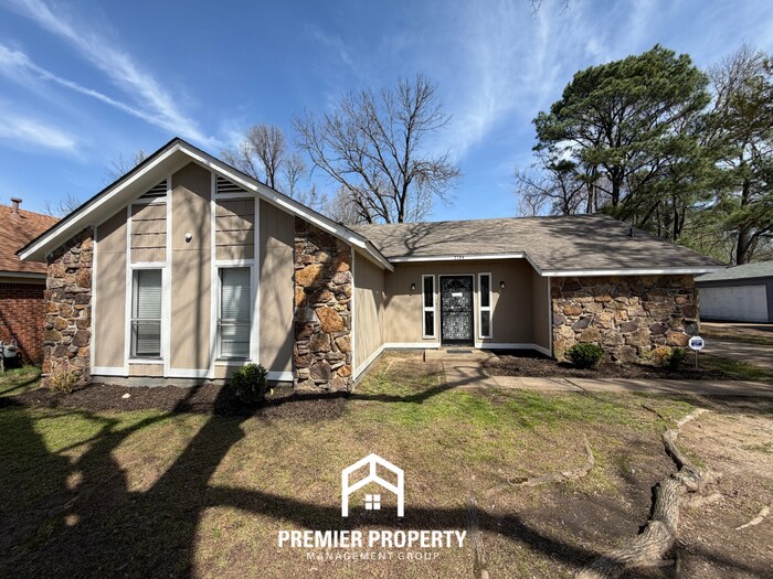 3-Bedroom Single-Family Home for Rent in Memphis, TN - Vaulted Ceilings & Fenced Backyard - 3-Bedroom Single-Family Home for Rent in Memphis, TN - Vaulted Ceilings & Fenced Backyard
