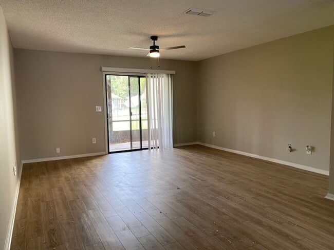 Building Photo - Daytona Beach 2/2.5 townhome