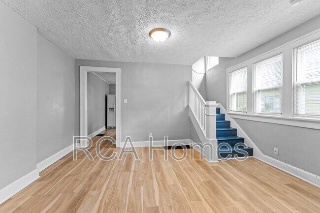 Foto del edificio - 369 S Grand Ave