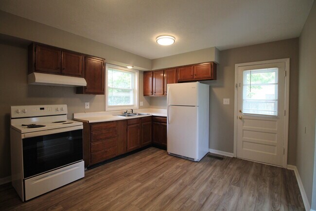 Building Photo - 115 Queensway Dr