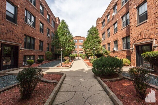 Building Photo - 2 bedroom in Chicago IL 60657