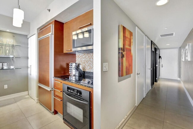 Building Photo - 1830 S Ocean Dr