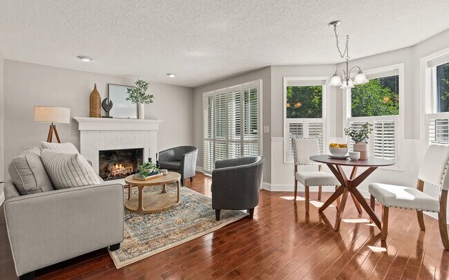 Building Photo - 1406 SE Condor Pl