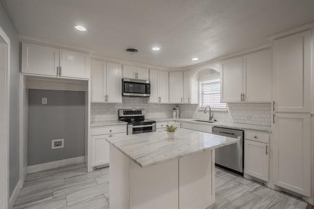 Building Photo - 3612 Dawn Dr