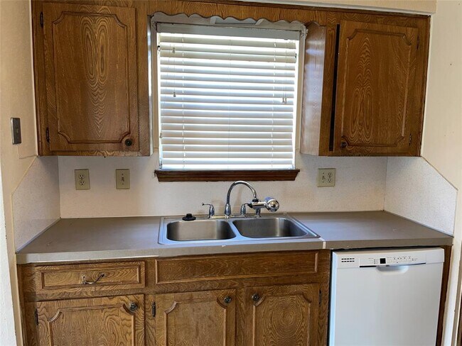 Building Photo - 2215 Winter Bay Ln
