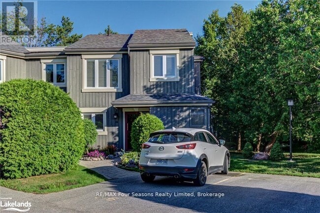 Photo du bâtiment - 149-149 Fairway Crescent