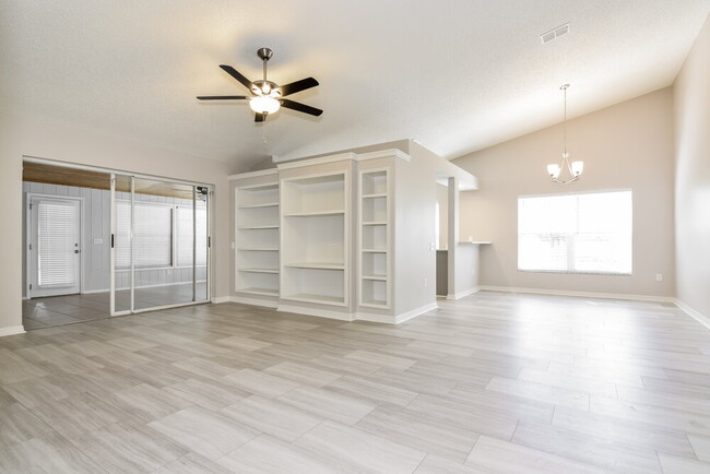 Building Photo - 26808 Haverhill Dr