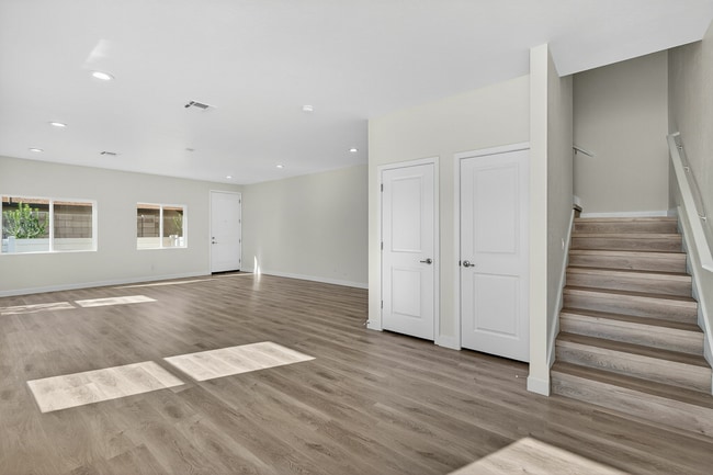Foto del edificio - Woodgate Townhomes