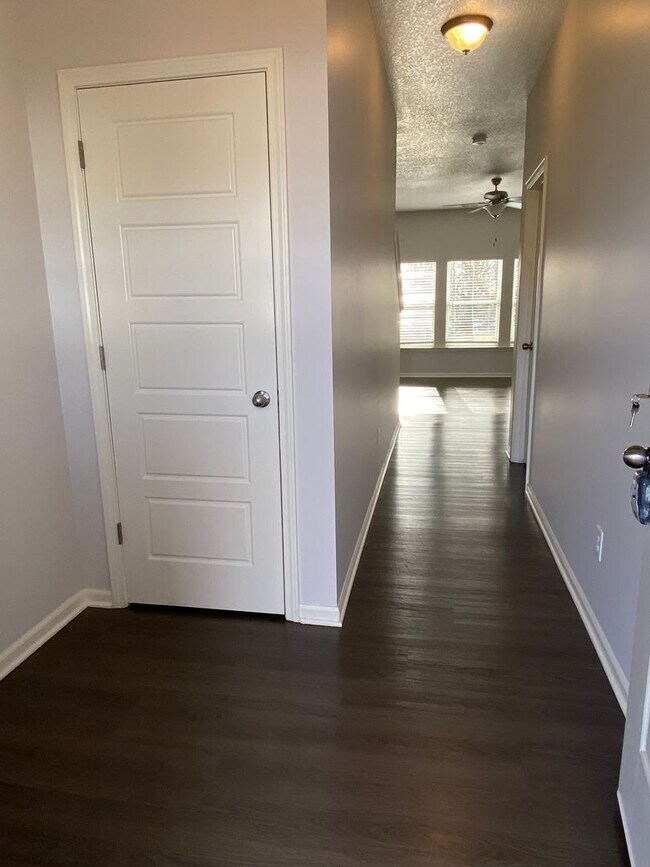 Building Photo - *Pre-leasing* Three Bedroom | Two and a Ha...