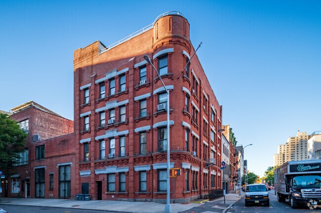 Building Photo - 306 Dean St