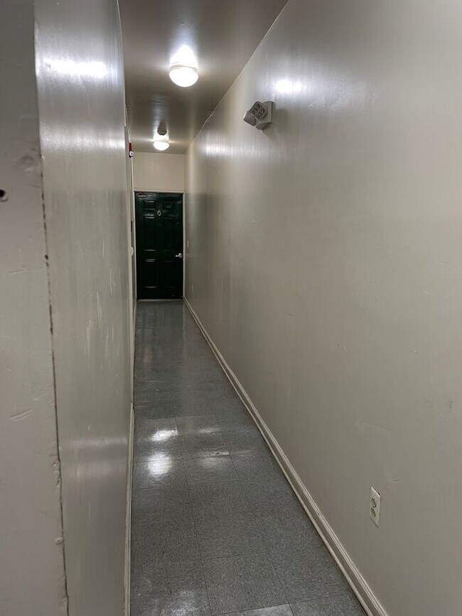 Foto del edificio - HUGE Teachers, Fire Fighters, EMT & Law Enforcement Discount !