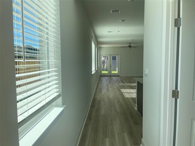 Building Photo - 544 Bauer Lp