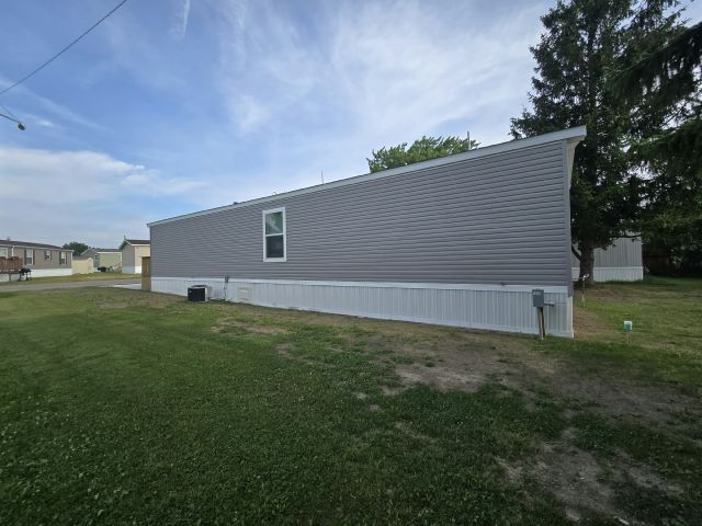 Building Photo - 1424 East Dr