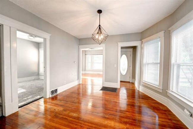 Building Photo - 117 W Ellsworth Ave