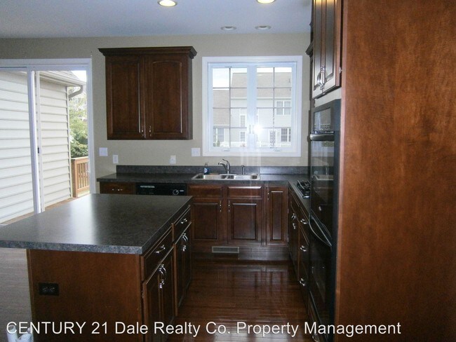 Building Photo - 2033 Westbury Ct