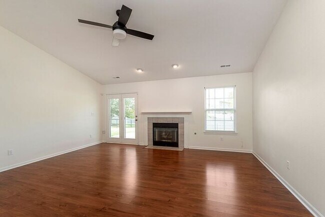 Building Photo - Updated 3 Bedroom Ranch on a Cul-De-Sac in...