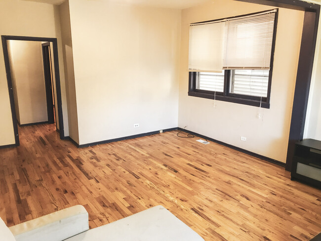 Building Photo - 1012 Garnett Plz