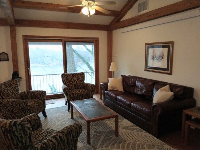Foto del edificio - 402 Forest Beach Rd