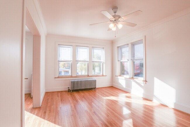 Foto del edificio - 4811 N Ashland Ave