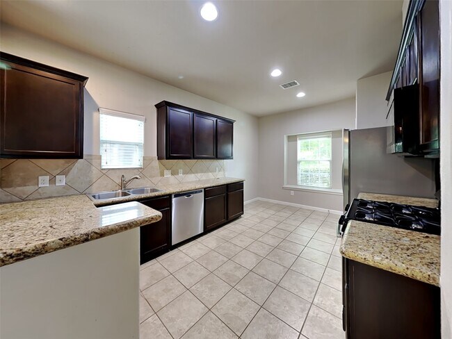 Foto del edificio - 18468 Sunrise Maple Dr