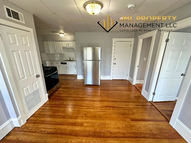 Building Photo - 321 Union St