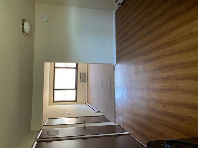 Building Photo - 1371 River Dr, #12