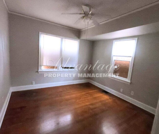 Foto del edificio - Great 3 bedroom 2 bath home - U of M Area