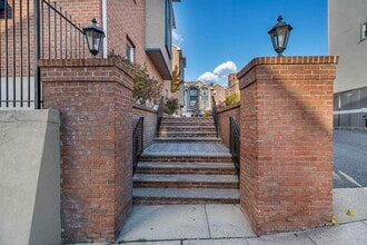 Building Photo - 620 38th St