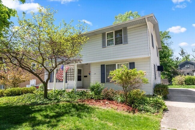 Building Photo - 334  1ST Street
