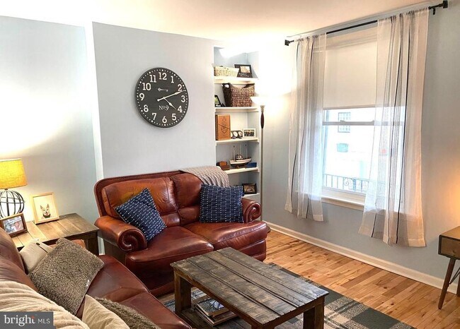 Foto del edificio - 4412 Mitchell St