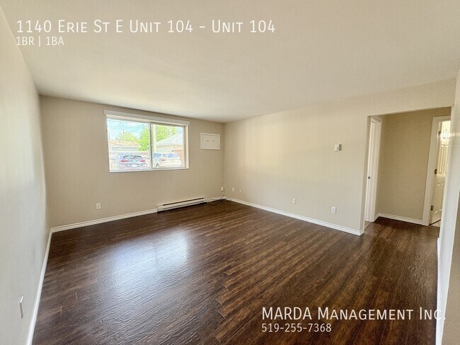 Photo du bâtiment - SPACIOUS 1 BED/1 BATH MAIN FLOOR UNIT ON ERIE + HYDRO!!