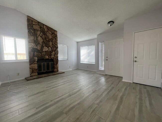 Building Photo - 2511 Emerald Ln