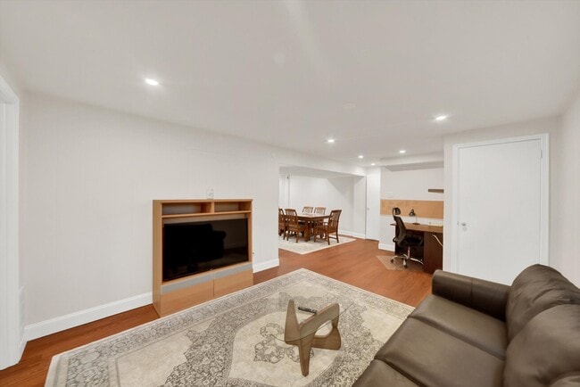 Photo - 5119 Niagara Pl House