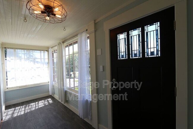 Foto del edificio - 1011 W 11th St
