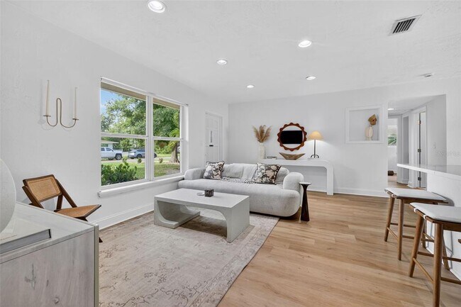Foto del edificio - 637 41st Ave NE