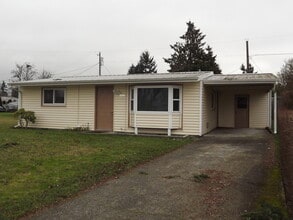 Building Photo - 4822 Yew Ln SW