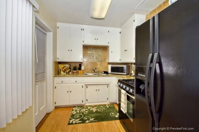 GasRange,Water/Ice en Refrigerador con puerta - 1440 Pacific Beach Dr
