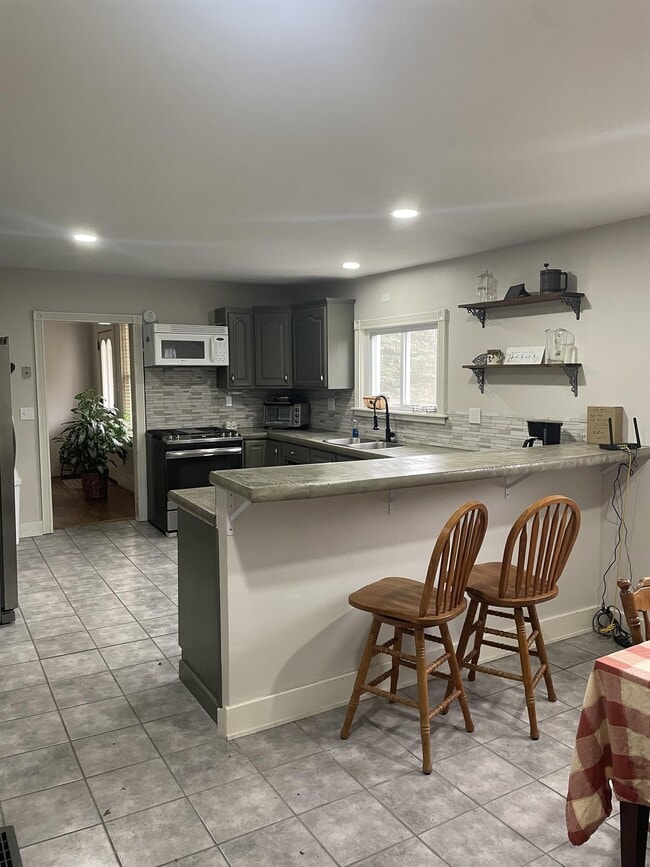 Building Photo - 5080 S Hillsdale Rd