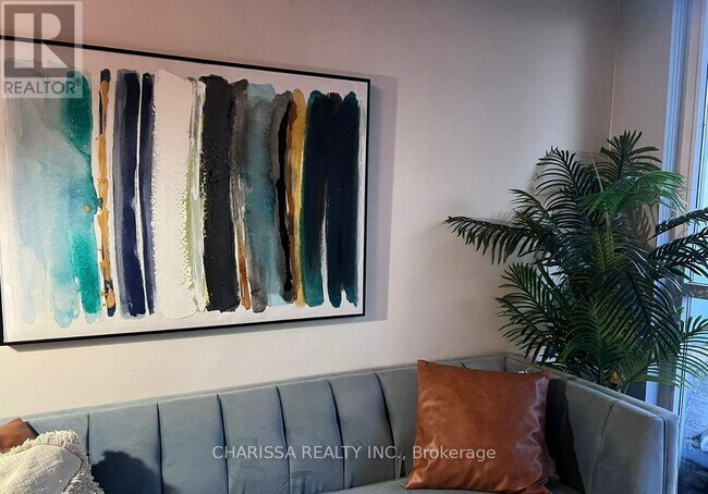 Photo du bâtiment - 352 Front St W