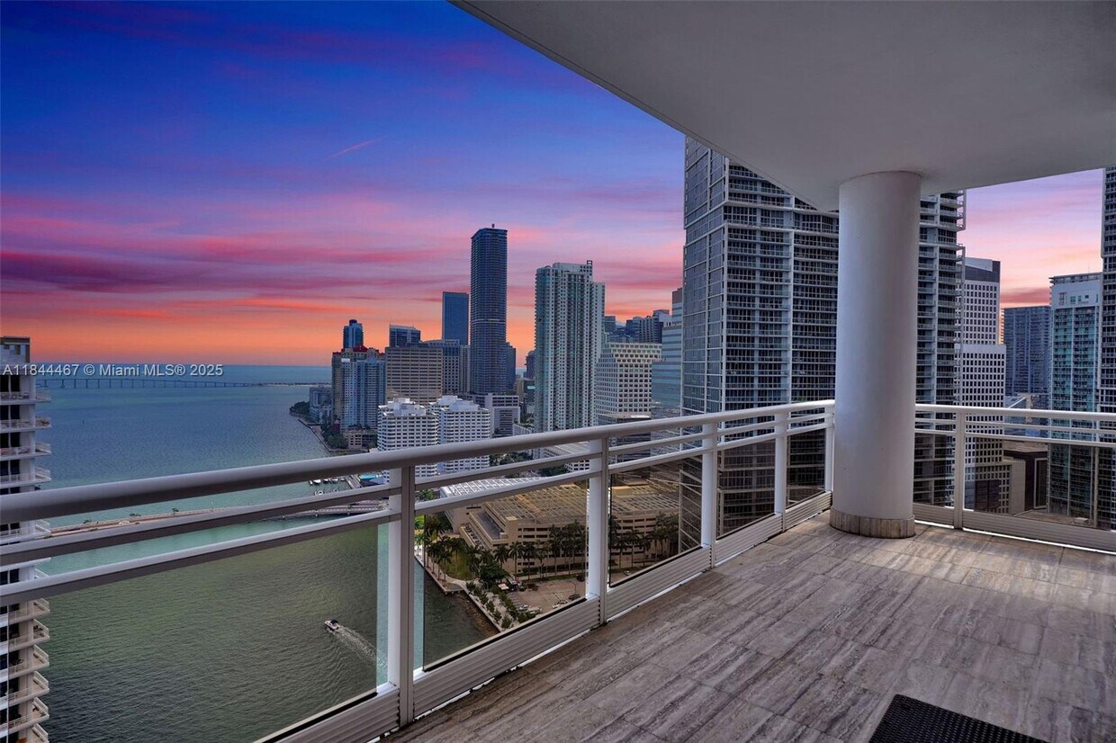 Foto principal - 901 Brickell Key Blvd