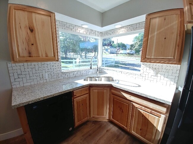 Building Photo - 383 E 400 N