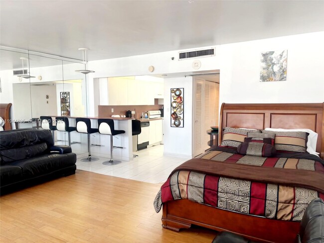 Foto del edificio - 100 Lincoln Rd