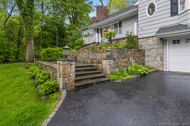 Building Photo - 466 Spring Water Ln
