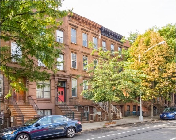 Primary Photo - 320 E 120th St