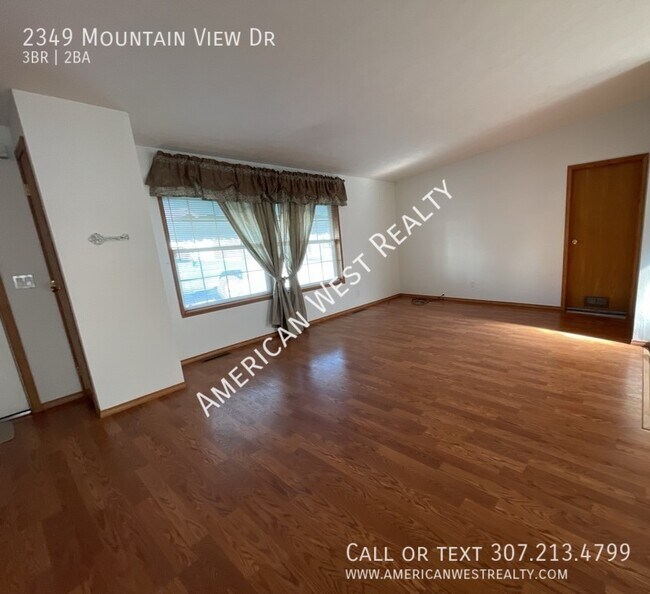 Foto del edificio - 2349 Mountain View Dr
