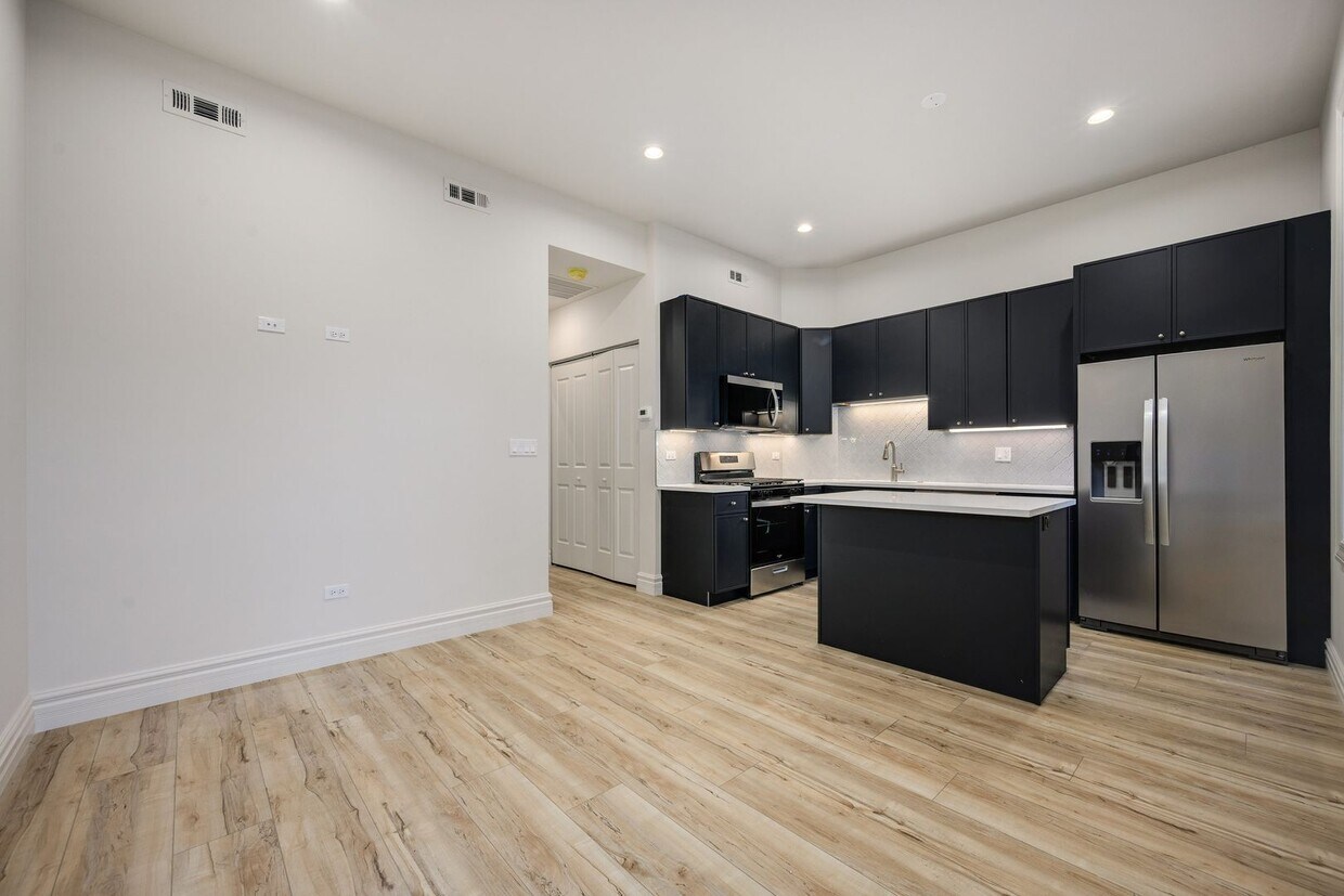 Photo - 1710 W. Belmont Avenue-102