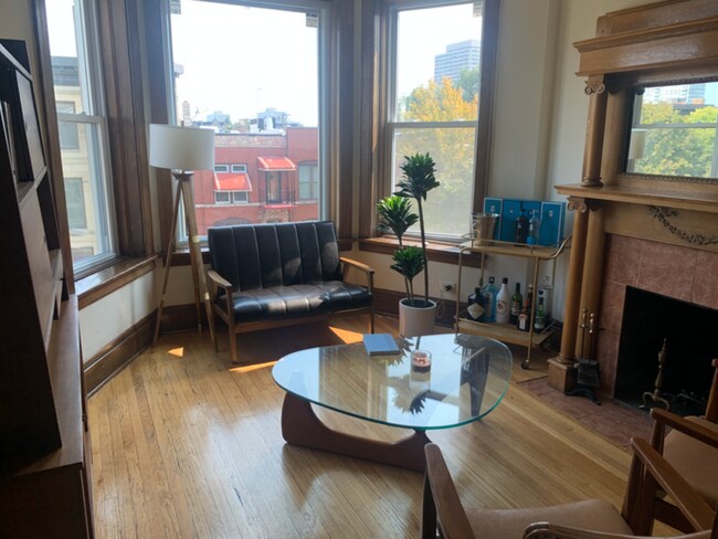 Foto del edificio - 3358 S Giles Ave