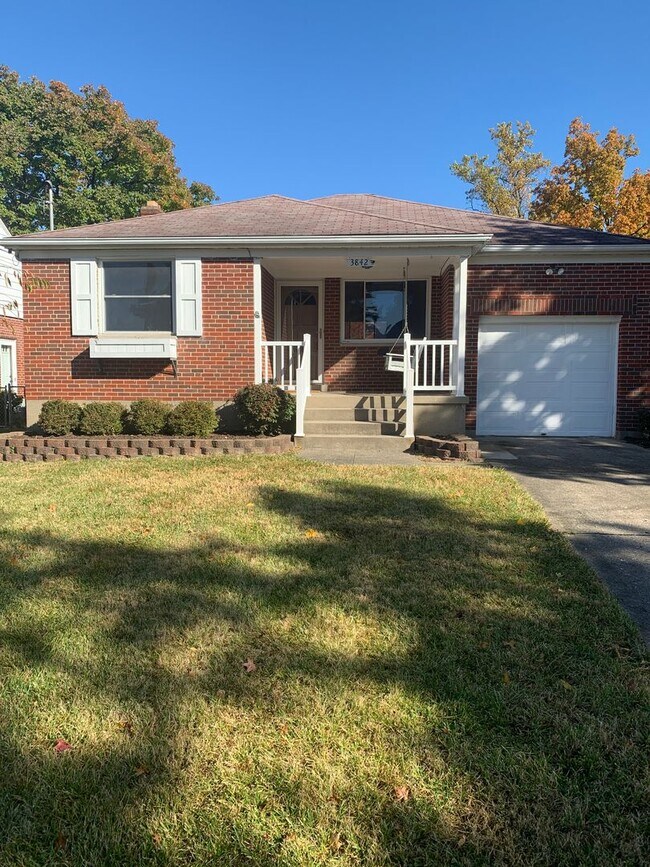 Building Photo - Lovely Ranch Home with Hardwood Floors and Finished Basement in Silverton