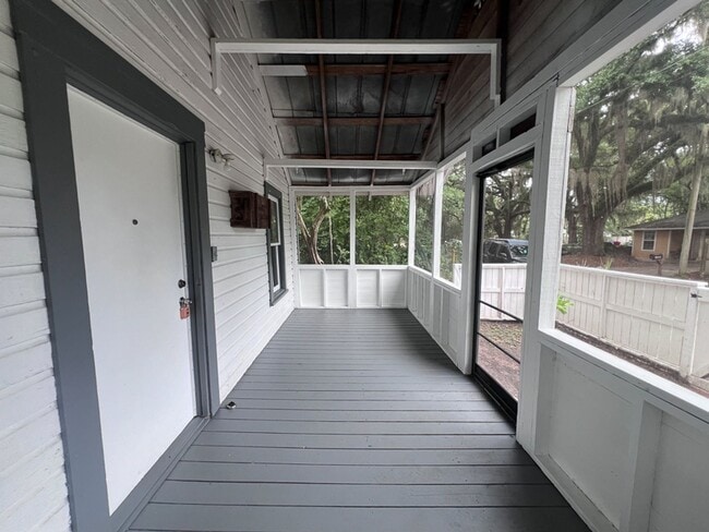 Building Photo - 2BR/1BA Pet Friendly Cottage off Waldo Roa...